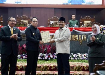 DPRD Jatim menerima LKPJ Gubernur Jatim tahun aggaran 2023