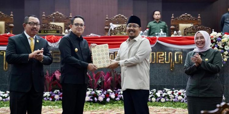 DPRD Jatim menerima LKPJ Gubernur Jatim tahun aggaran 2023
