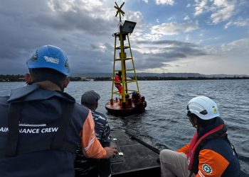PLN UIT JBM Perbaiki Lampu Suar Kabel Laut untuk Amankan Listrik Penutupan KTT WWF di Bali