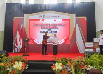 Tingkatkan kesehatan masyarakat Bank Jatim serahkan bantuan 168 Jambanisasi di Kediri