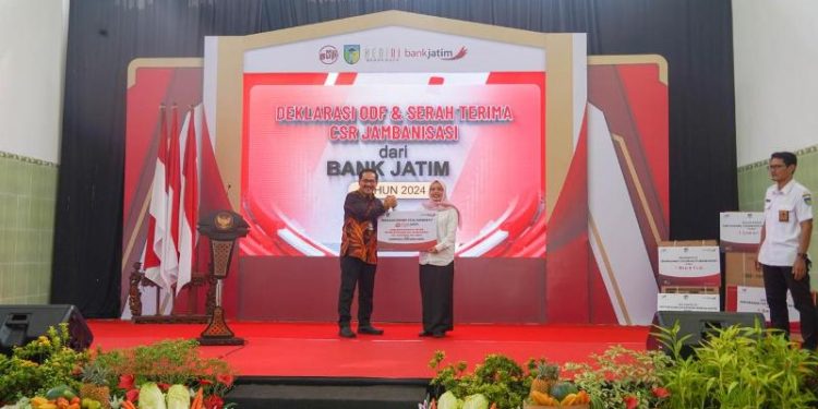 Tingkatkan kesehatan masyarakat Bank Jatim serahkan bantuan 168 Jambanisasi di Kediri