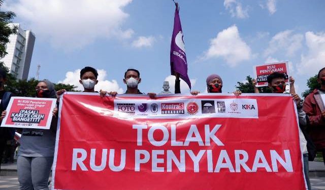 Koalisi Masyarakat dan Pers di Surabaya Tolak RUU Penyiaran