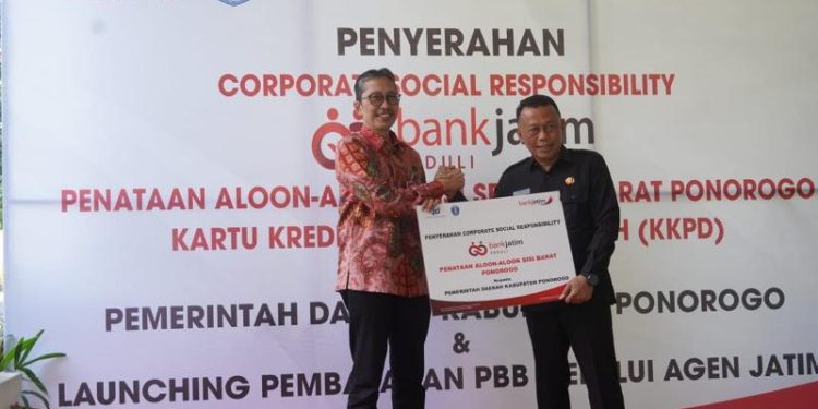 Bank Jatim kucurkan CSR untuk percantik alun alun Ponorogo