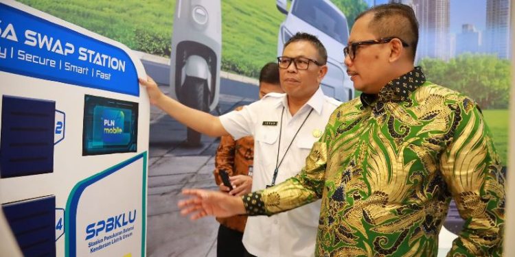 PLN Perkuat Infrastruktur Kendaraan Listrik di IIMS Surabaya 2024