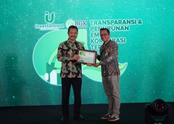 Dukung penurunan emisi karbon, Bank Jatim raih penghargaan dari investortrust.id dan BGK Foundation