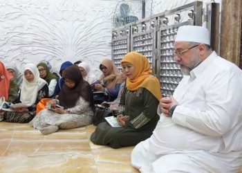 Khidmad mengharap barokah, Khofifah bersama rombongan khataman manaqib Syech Abdul Qadir Al-Jailani bersama Syekh Afeefuddin