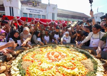 Semarak Festival Rujak Uleg 2024: Simbol kebersamaan warga Surabaya