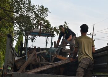 Ganggu pengguna jalan, Satpol PP tertibkan PKL Kertomenanggal