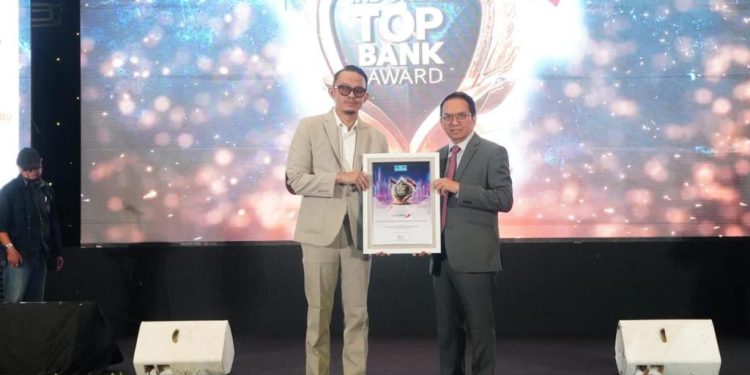 Bank Jatim raih pengharagaan Top Bank 2024 dari The Iconomics