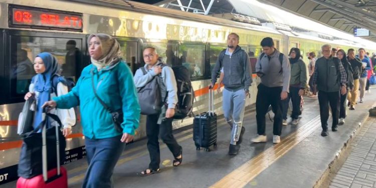 Masa Libur Sekolah, 145.374 Pelanggan Gunakan KA di Daop 8 Surabaya