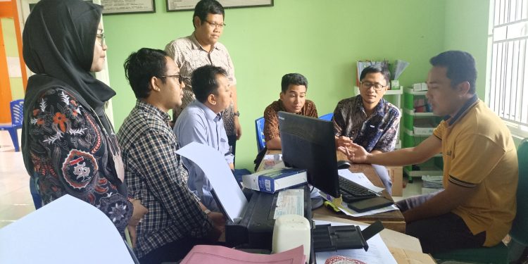 Universitas Telkom Surabaya Luncurkan Aplikasi Bansos di Desa Dalegan Gresik