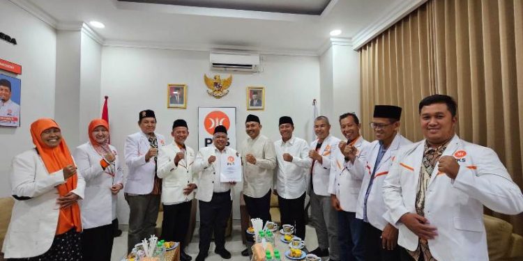 PKS berikan SK dukungan Pilkada pada Ony Anwar Harsono untuk Ngawi dan Maidi untuk Kota Madiun