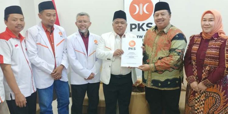 Dapat SK PKS maju di Pilkada Jombang, Warsubi: Kita berjuang bersama untuk masyarakat