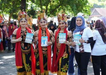 PLN Kenalkan PLN Mobile di Festival Banyuwangi Ethno Carnival dan Rontek Pacitan 2024