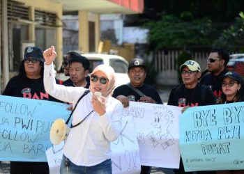 Puluhan wartawan Jatim tuntut KLB PWI Pusat