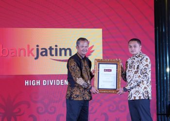Konsisten bagikan deviden, Bank Jatim raih penghargaan High Dividen dari Indeks52