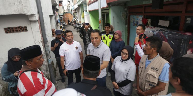 Terkendala perijinan, PJU di Kampung Kalimas Baru akhirnya terpasang tahun ini