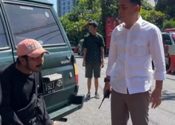 Parah, tarif parkir liar sekitar KBS untuk mobil sebesar Rp 35 ribu, Walikota Eri Cahyadi melakukan inspeksi (sidak)