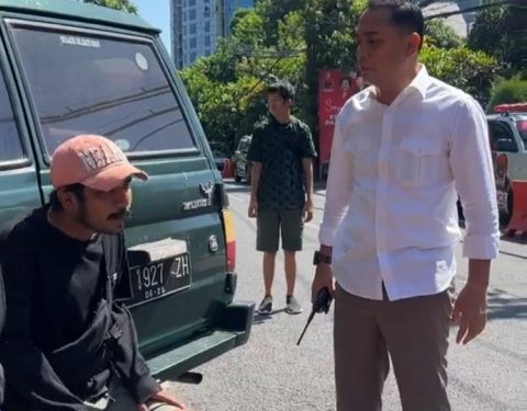 Parah, tarif parkir liar sekitar KBS untuk mobil sebesar Rp 35 ribu, Walikota Eri Cahyadi melakukan inspeksi (sidak)