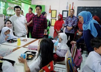 Pelaksanaan uji coba makan gratis di Surabaya dapat apresiasi, Gibran: Surabaya bisa menjadi contoh nantinya