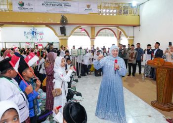 Hadiri santunan 1446 anak yatim di Jombang, Khofifah suntik motivasi untuk gapai cita-cita setinggi langit