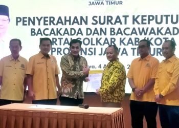 Golkar Jatim kembali berikan SK calon di Pilkada 9 Kota Kab di Jatim. Di Nganjuk SK diberikan pada cabub-Cawabub Perempuan