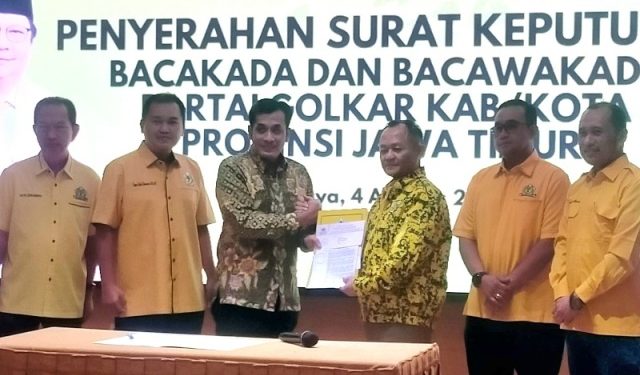 Golkar Jatim kembali berikan SK calon di Pilkada 9 Kota Kab di Jatim. Di Nganjuk SK diberikan pada cabub-Cawabub Perempuan