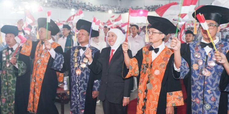 Sampaikan orasi Ilmiah di UTM Madura, Khofifah ajak mahasiswa kreatif dan kaya inovatif wujudkan Indonesia Emas