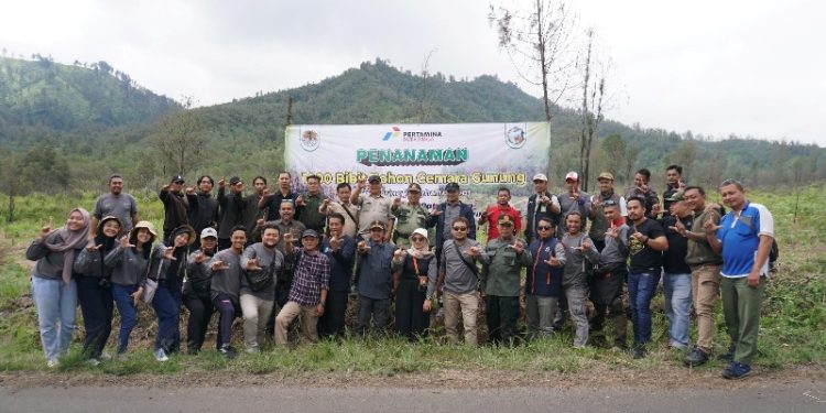 Pertamina Patra Niaga Lakukan Pemulihan Kawasan Ijen Pascakebakaran dengan Penanaman Pohon