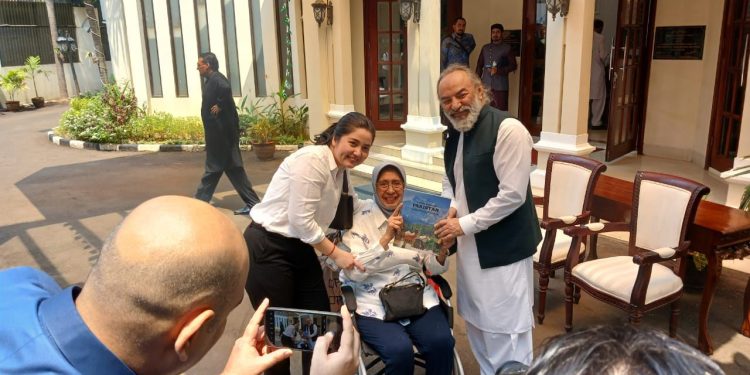 Lukisan Bertema Pakistan Karya Perempuan Indonesia Dipamerkan di Kedutaan Besar pada Peringatan Hari Kemerdekaan Pakistan