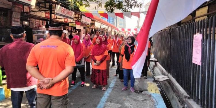 Bangga NKRI, PKL “Jalur Gaza” semarakkan HUT RI dengan upacara bendera dan tumpengan