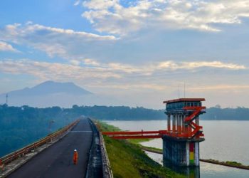 Kerjasama PLN dan GD Power untuk Pengembangan PLTS Terapung Karangkates 129 MWp