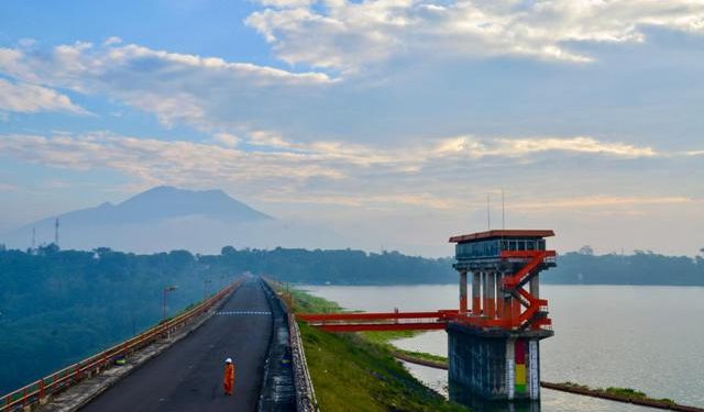 Kerjasama PLN dan GD Power untuk Pengembangan PLTS Terapung Karangkates 129 MWp
