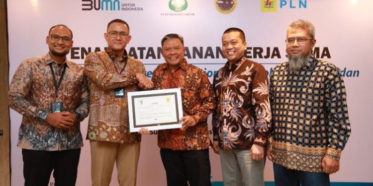 PLN Perpanjang Layanan Captive Power untuk PT Petrokimia Gresik dan Pasok Energi Bersih ke PT Smelting