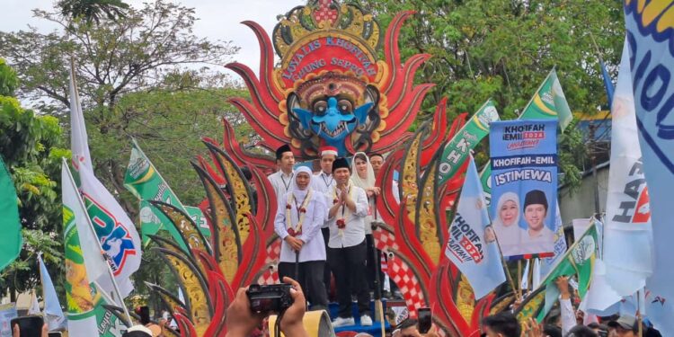 Daftar ke KPU, Khofifah – Emil diiringi dan  diantar ribuan massa dan kirab budaya