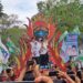 Daftar ke KPU, Khofifah – Emil diiringi dan diantar ribuan massa dan kirab budaya