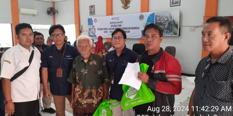 Rajawali Nusindo Salurkan Bantuan Pangan ke 374.197 Keluarga di Jawa Timur untuk Tekan Stunting