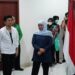 Khofiah-Emil sapa wartawan saat lakukan tes kesehatan, Khofifah: Kami siap mudah mudahan baik dan lancar