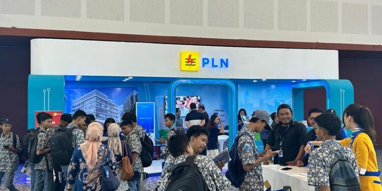 PLN Jawa Timur Berpartisipasi di GIIAS Surabaya 2024 untuk Mendukung Pengurangan Emisi Karbon