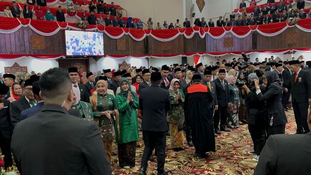 120 anggota DPRD Jatim dilantik dan di ambil sumpahnya