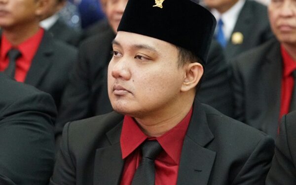 Resmi menjadi anggota DPRD Jatim, Fuad putra Tri Rismaharini bertekad wujudkan aspirasi dan memperjuangkan kepentingan masyarakat Jatim