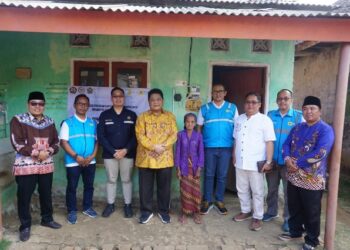 PLN Sambungkan Listrik Gratis untuk 14.424 Warga Pra-Sejahtera di Jawa Timur