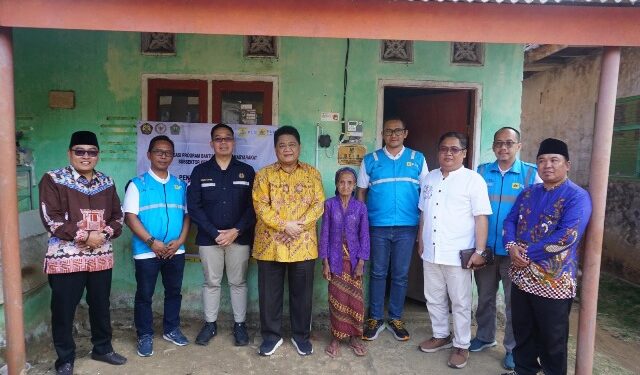 PLN Sambungkan Listrik Gratis untuk 14.424 Warga Pra-Sejahtera di Jawa Timur