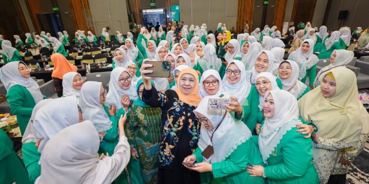 Hadiri Konferwil XVI Fatayat NU Jatim, Khofifah: Bentuk super team. Jadilah enabler leader dan game changer