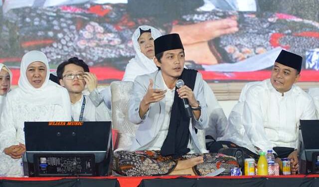 Bersama Gus Iqdam, Khofifah dan Eri Cahyadi kompak hadiri pengajian Maulid Nabi di Ponpes Puteri An Nuriyah Surabaya