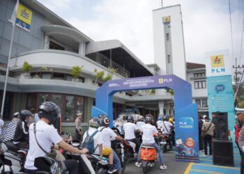 PLN Dukung Penguatan Kendaraan Listrik dengan Konvoi Motor di Malang untuk Peringati HPN 2024
