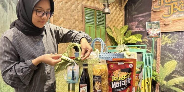 Pengusaha UMKM Rembang Populerkan Sirop Buah Kawista dengan Dukungan Rumah BUMN SIG
