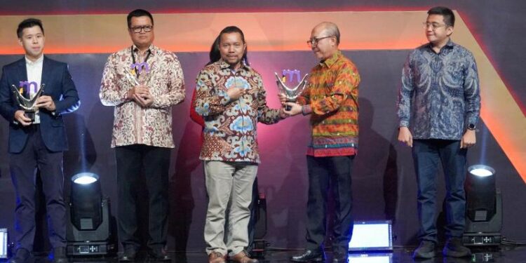 Bank Jatim sabet penghargaan dalam ajang Merdeka Awards 2024