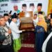 Hadir di deklarasi dukungan dari Akromy, Khofifah terima naskah Quran kuno berusia 700 tahun