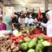 Bertemu pedagang tradisional Srimangunan Sampang, Khofifah dukung pertahankan pasar tradisional